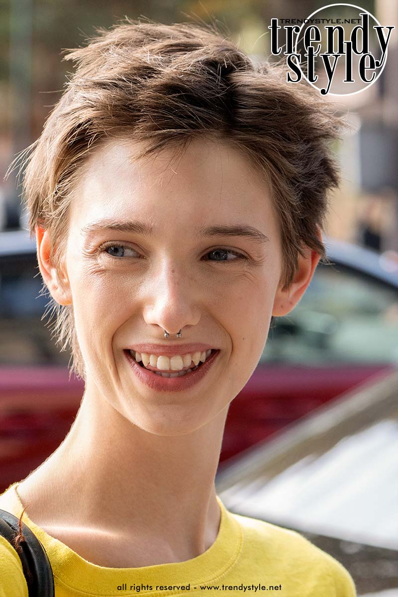 Lived-in pixie cut bij de modeshow van MiuMiu lente/zomer 2027. Foto Charlotte Mesman