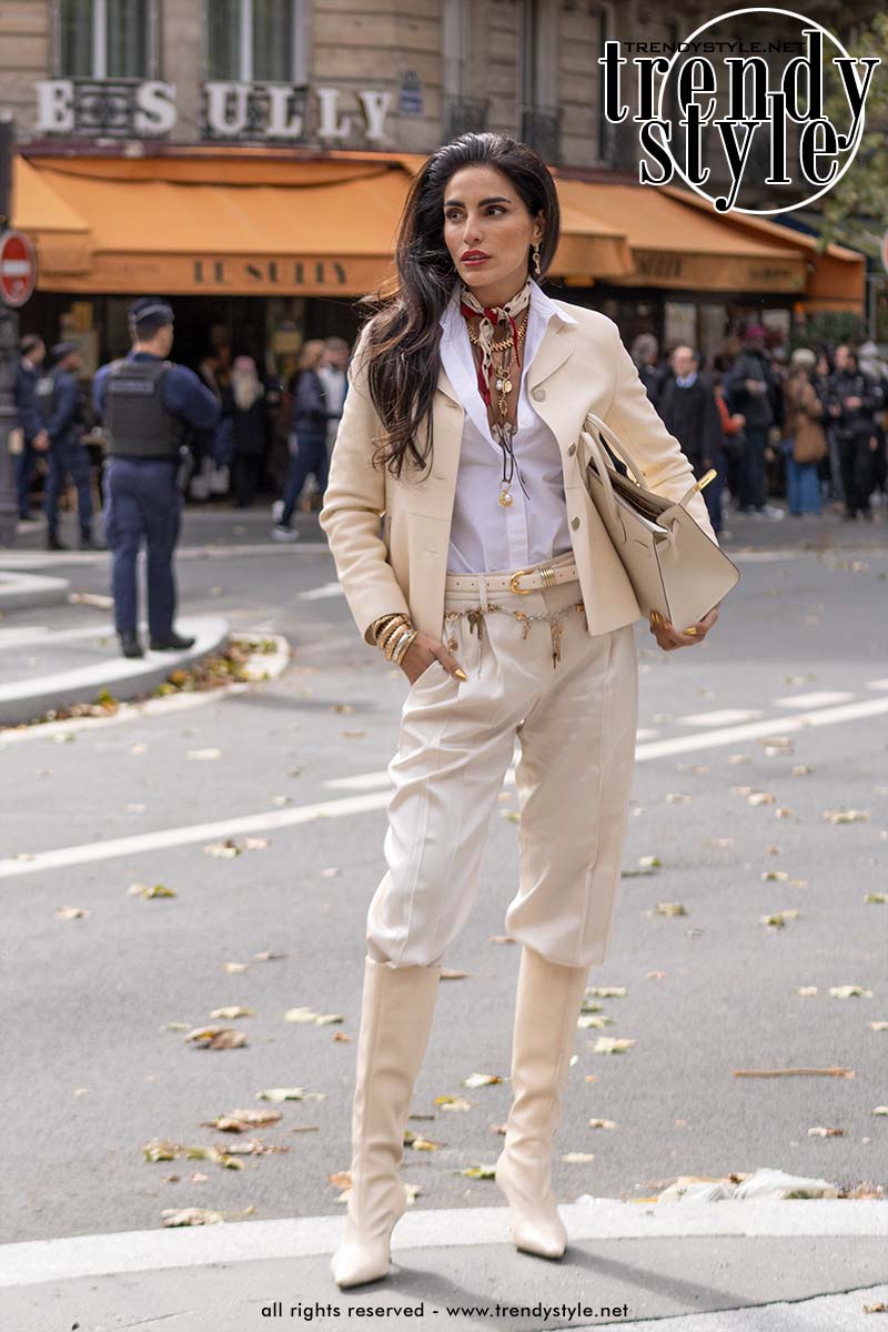 Influencer met Birkin bag bij Hermès tijdens de Paris Fashion Week. Foto ADVERSUS