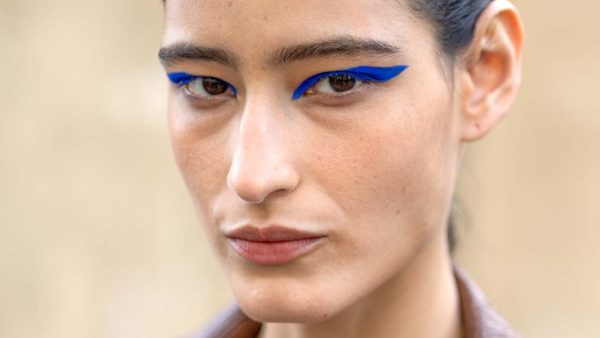 De grootste make-uptrends voor lente/zomer 2027. Natuurlijke looks met een kleurrijk detail. Foto ADVERSUS
