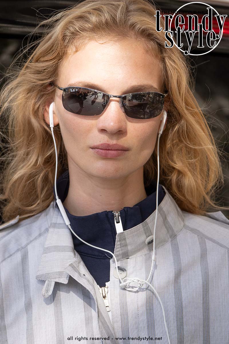 Caitlin Soetendal na afloop van de modeshow van Balenciaga in Parijs. Foto Charlotte Mesman