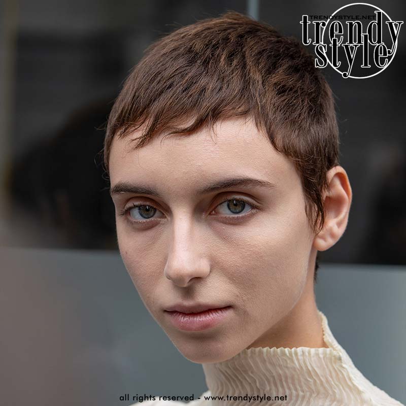 Een korte pixie met rafelige afwerking, geschikt voor dun haar. Foto Charlotte Mesman