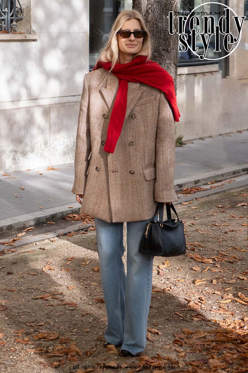 Ook een lichte, straight-leg jeans kan elegant zijn, bijvoorbeeld met een mooie blazer. Foto Charlotte Mesman
