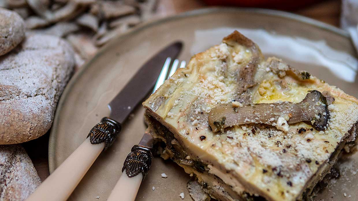 Boekweitlasagne met paddenstoelen, spinazie en fetakaas