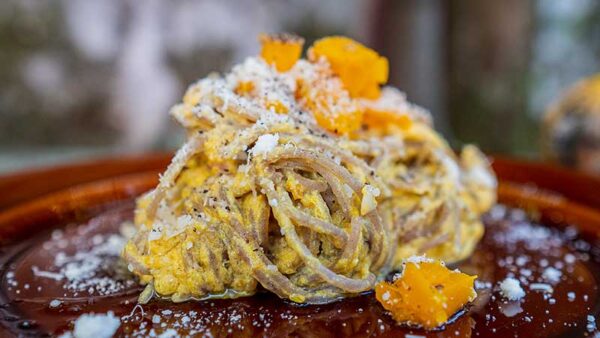 Boekweitspaghetti met pompoen, spek en ricotta