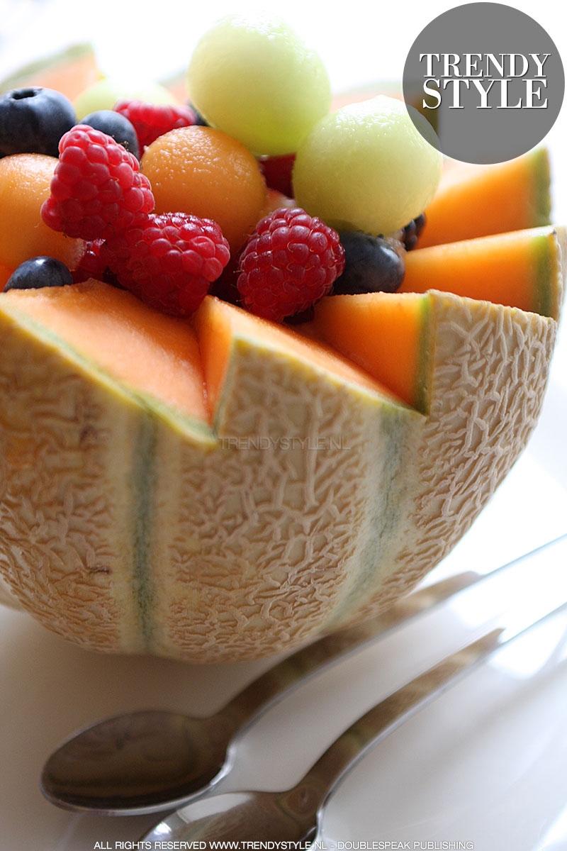 Cantaloupemeloen met fruitvulling