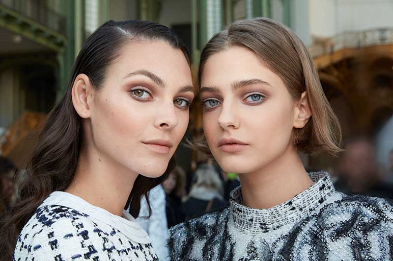 Make-up trends 2020. Backstage bij de Chanel Haute Couture lente zomer 2020 Show met Lucia Pica