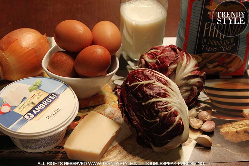 De Italiaanse keuken. Crêpes met radicchio en ricotta