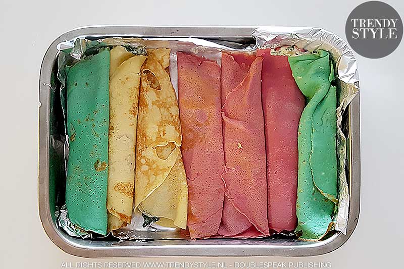 Regenboog pannenkoeken en gekleurde crepes