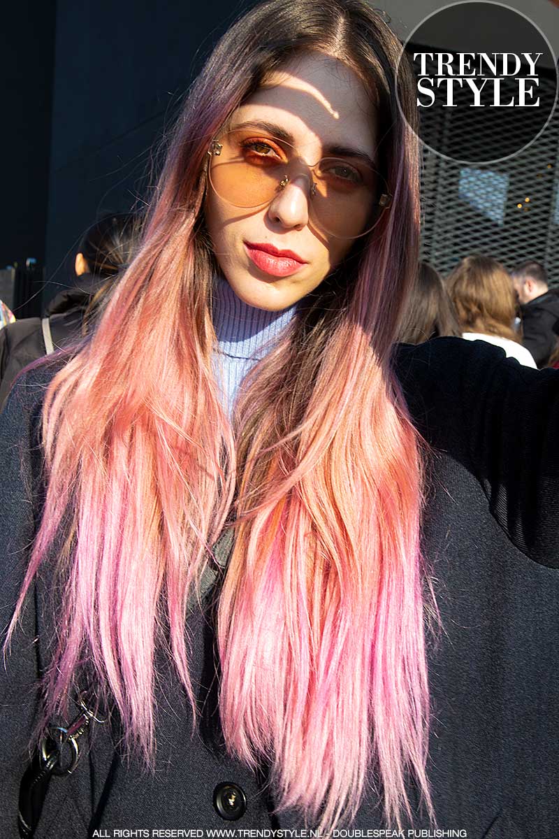 Paard Auroch nog een keer Haarkleurtrends zomer 2020. Roze, blauw, paars. Crazy, please!