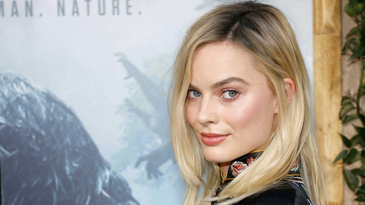 Haarkleurtrends zomer 2020. Dit is waarom die donkere uitgroei hip is! Actrice Margot Robbie