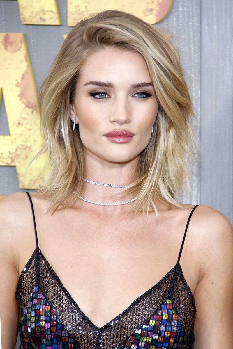 Haar mode 2018. Half lange kapsels met een softe bob. Rosie Huntington