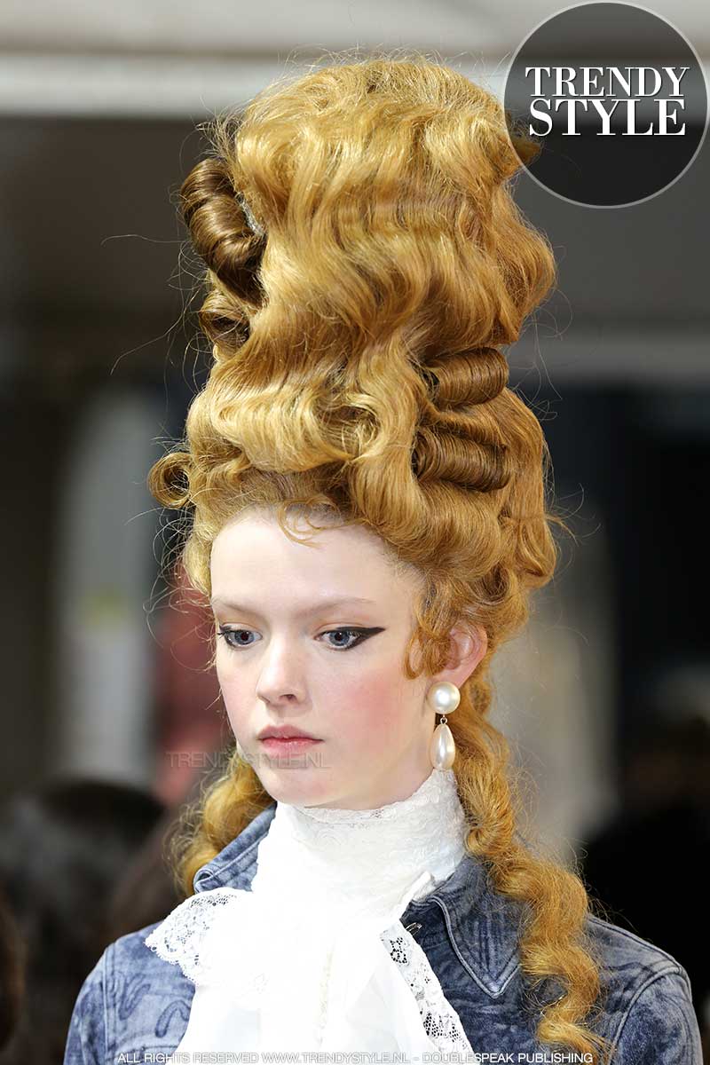 Halloween 2020. Inspiratie van de fashion catwalks voor een stylish Halloween look