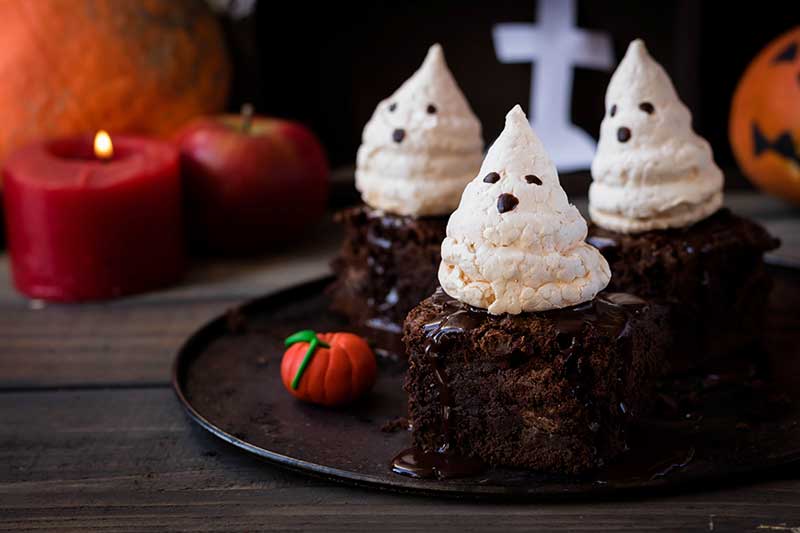 Schuimspookjes voor Halloween. Zo maak je meringue spookjes