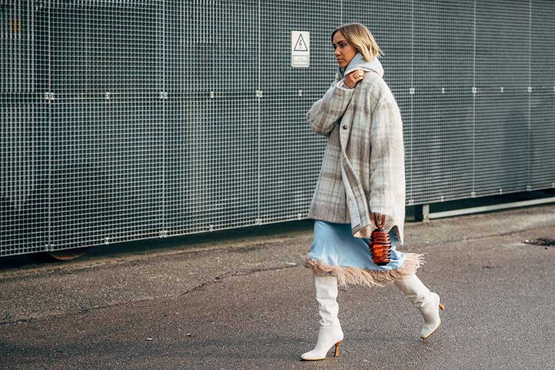 Streetstyle mode winter 2020 2021. Chillaxen in hippe holiday looks. Copenhagen Fashion Week