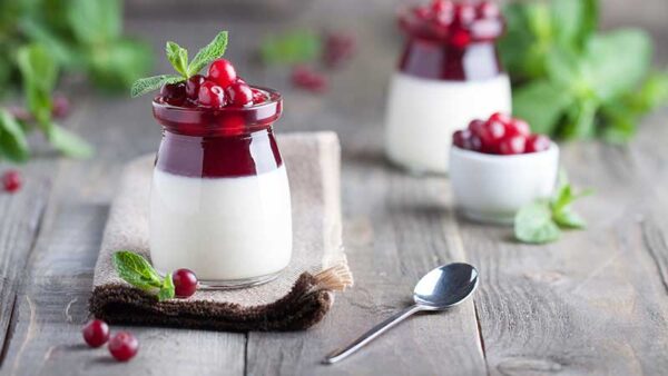 Italiaanse pudding met kokos en bosaardbeitj