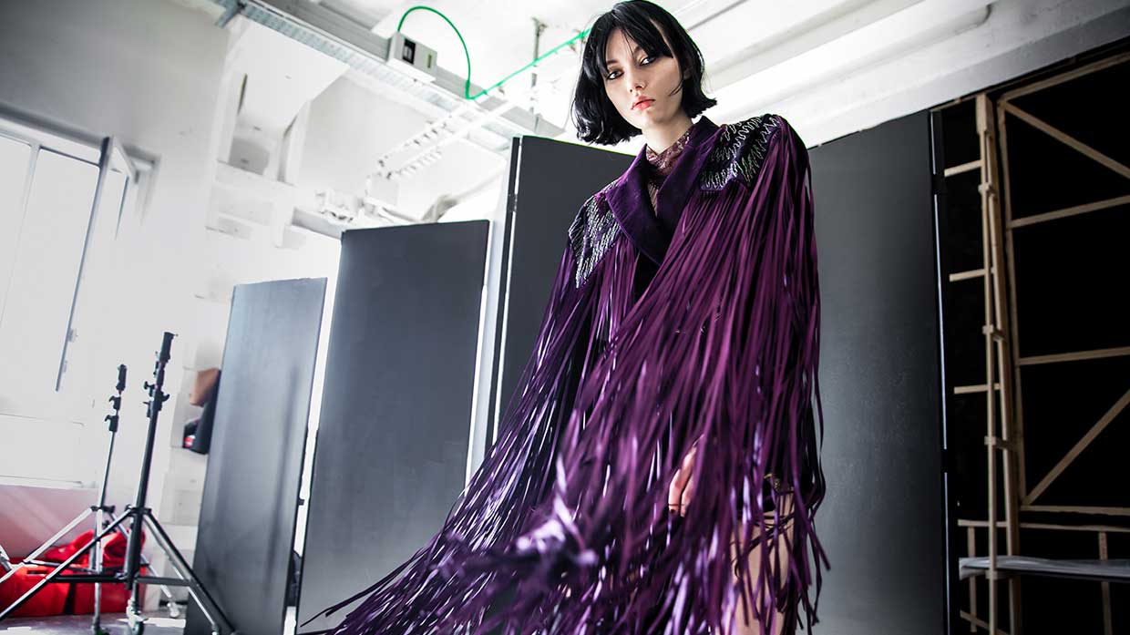 Kapseltrends 2021. Deze pony is de grote zomerhit! Photo: courtesy of Etro FW 2021 2022