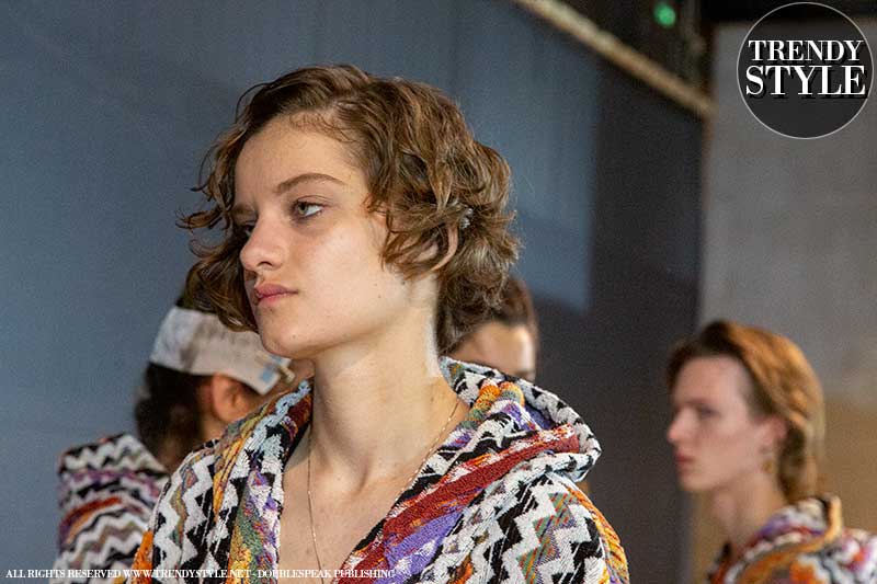 Korte kapsels dames lente zomer 2020. Backstage Missoni Zomer 2020 - Foto Charlotte Mesman