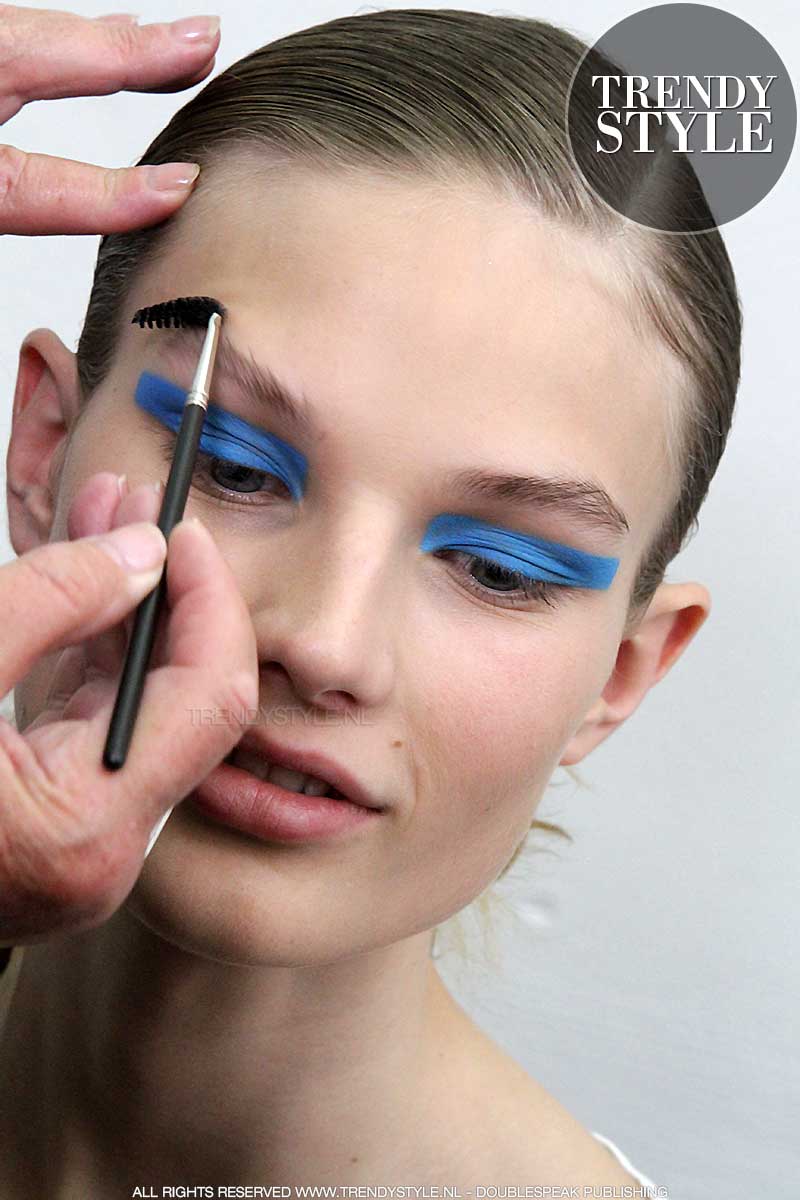 Blauwe oogmake-up 