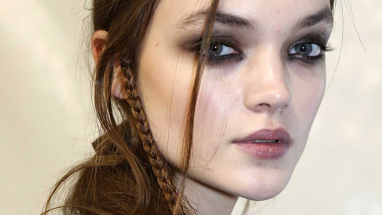 Make-up trends winter 2020 2021. Oogmake-up met zwarte kohl