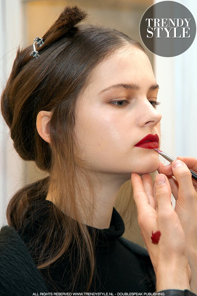 Rode lippenstift. Make-up trends herfst winter 2019 2020 