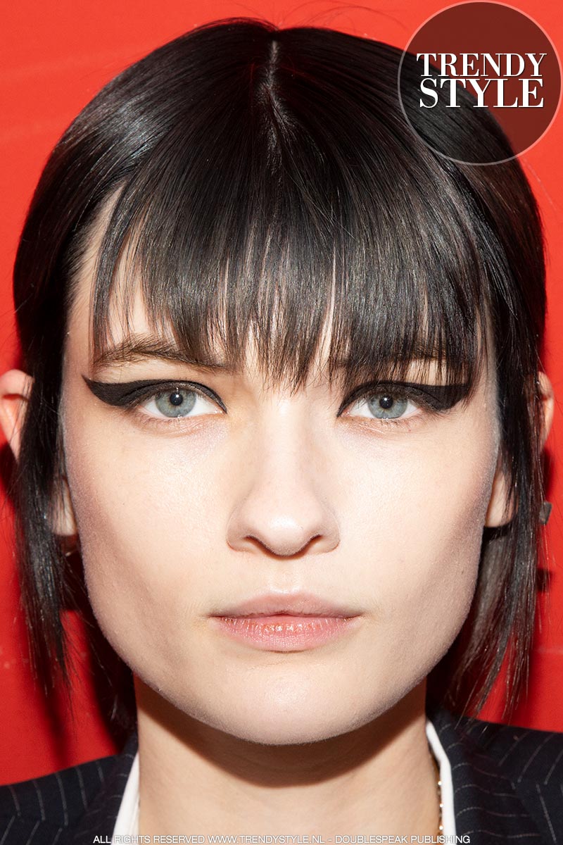 Make-up trends herfst winter 2019 2020. Zwarte oogmake-up. Eyeliner