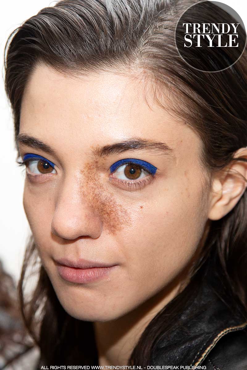 Make-up trends lente zomer 2020. Gekleurde eyeliner