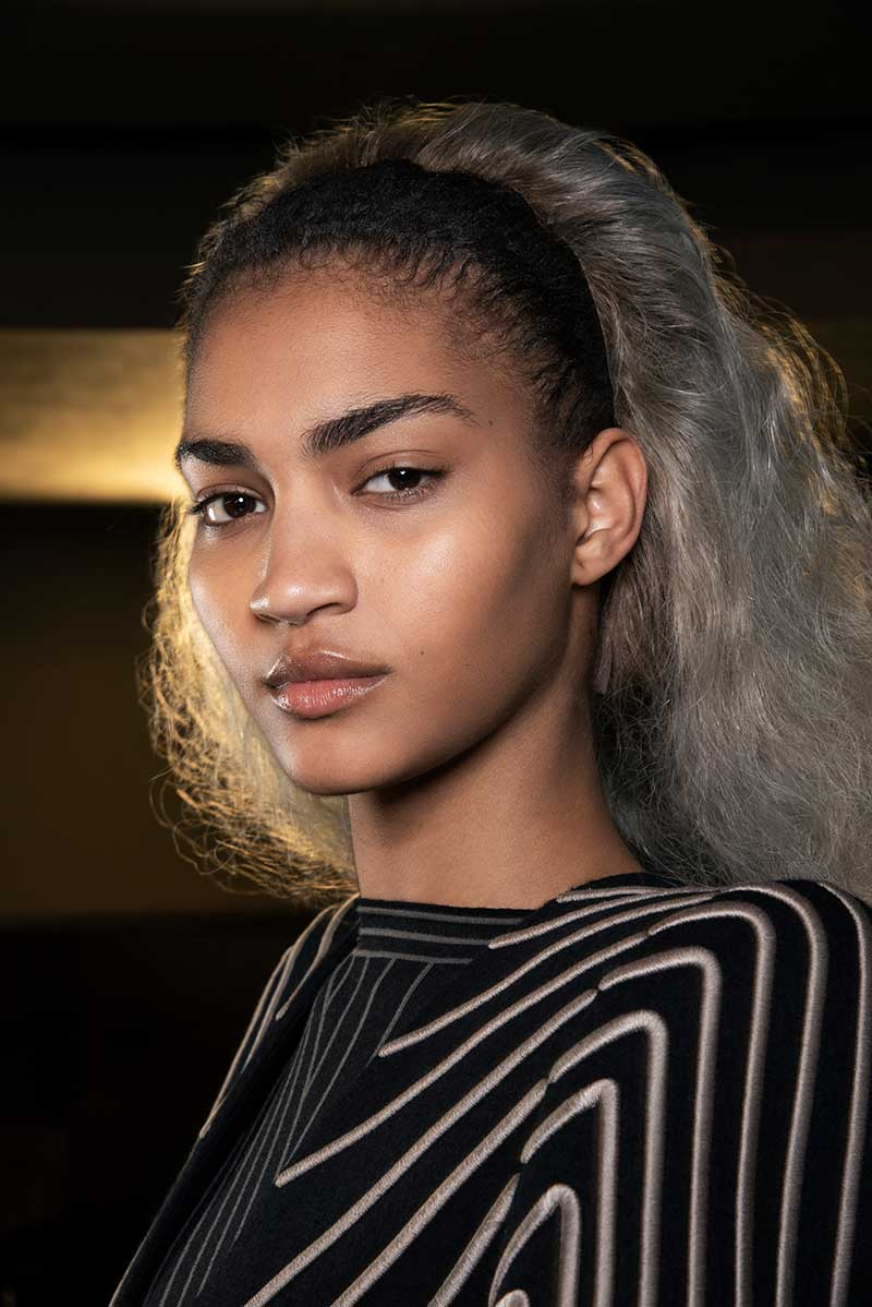 Over lining en gloss bij Rick Owens herfst winter 2020 2021. Make-up: MAC Cosmetics. Photo: courtesy of MAC