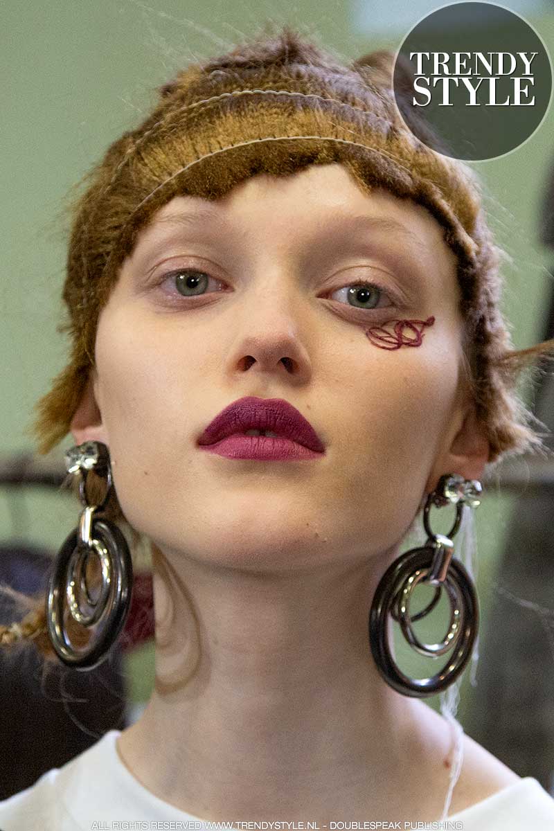 Make-up trends herfst winter 2020 2021. Rode lippenstift