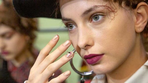 Make-up trends herfst winter 2020 2021. Rode lippenstift