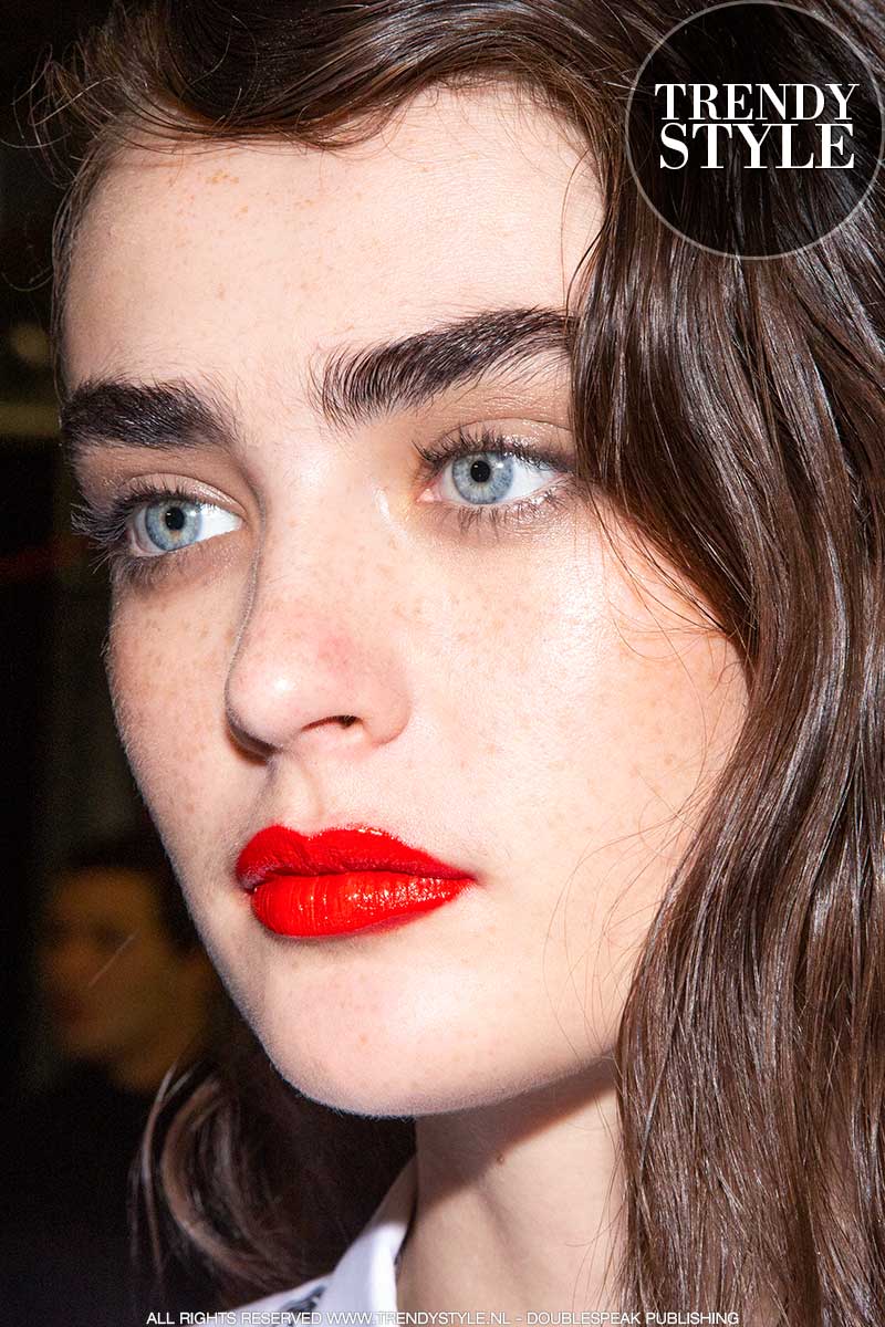 Make-up trends winter 2020 2021. Deze lippenstift trends en trucjes moet je kennen! 9x Tips