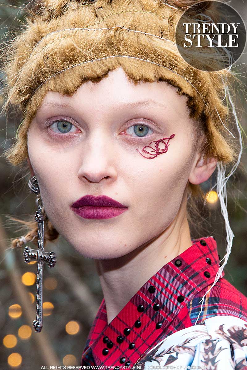 Make-up trends winter 2020 2021. Deze lippenstift trends en trucjes moet je kennen! 9x Tips