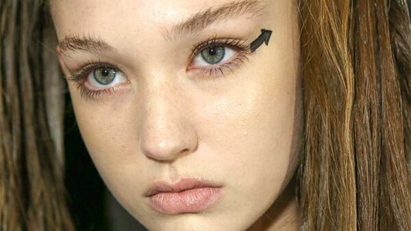 Make-up trends 2020. Oogmake-up met liftend effect (voor een jonge oogopslag)
