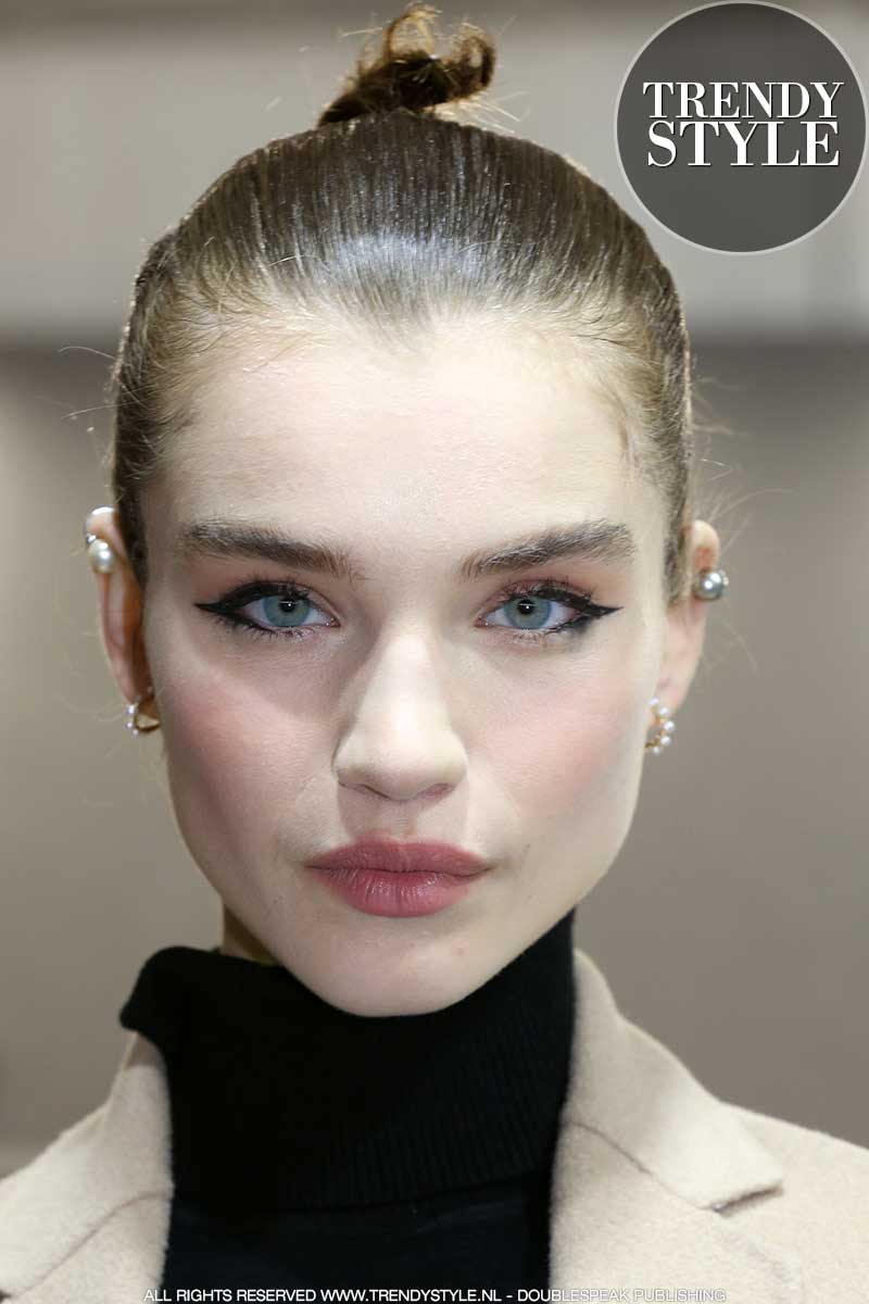 Make-up trends herfst winter 2020 2021. Stoere eyeliner en roze blush