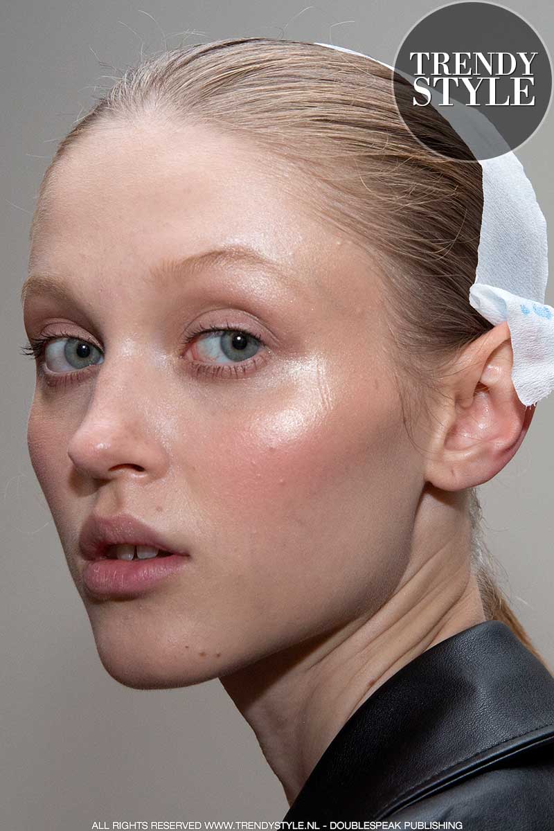Make-up trends 2020. Blush en terra voor rond, lang of hoekig gezicht. 