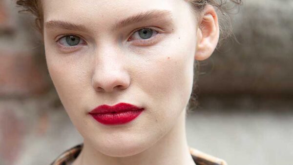 Make-up trends 2021. Trend alert: rode lippenstift