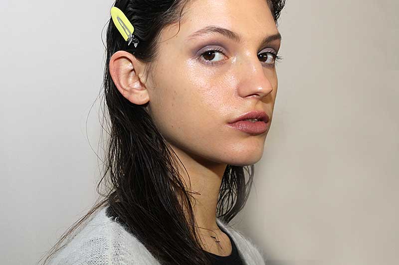 Je huid opmaken. Make-up: Pablo Rodriguez voor M.A.C. Cosmetics