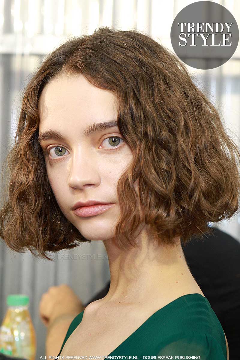 Haar mode 2018. Half lange kapsels met een softe bob