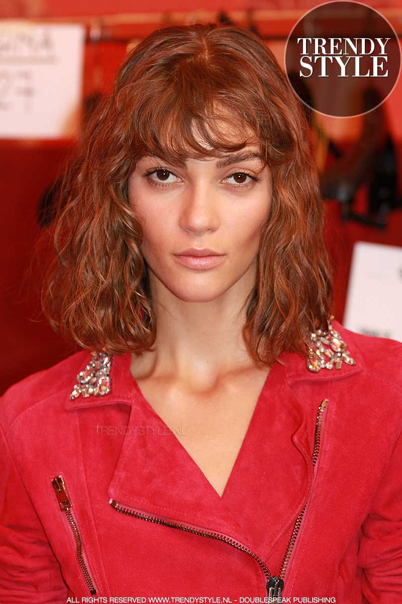 Haar mode 2018. Half lange kapsels met een softe bob