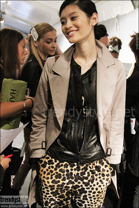 Ming backstage bij Dsquared2 zomer 2011