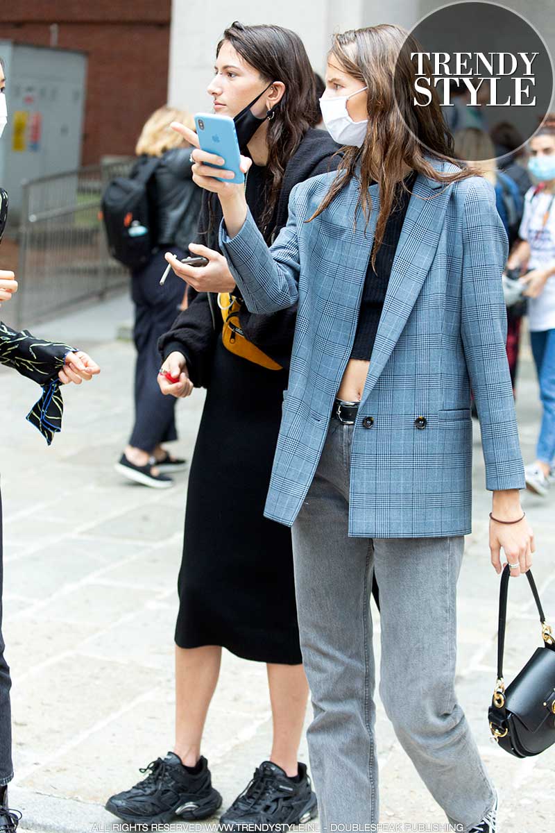 Mode trends 2020. Trend alert: blazers. Streetstyle mode. Foto: Charlotte Mesman