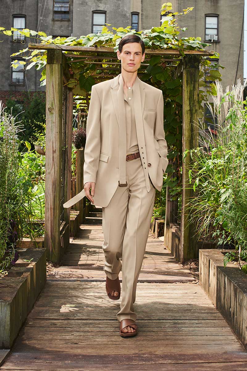 Modetrends lente zomer 2021. Trend alert: broekpakken! Photo: courtesy of Michael Kors