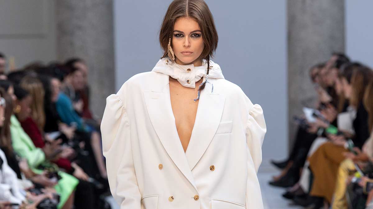 Modetrends herfst winter 2020 2021. Vrouwelijk, oversize, scherp, krachtig... Be strong!