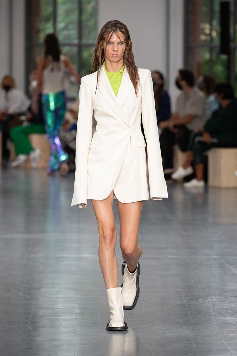 Modetrends lente zomer 2021. Trend alert: de witte blazer