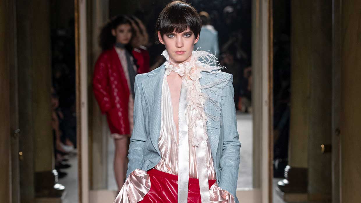 Modetrends winter 2020 2021. Seventies blouses en jaren '70 sjaaltjes