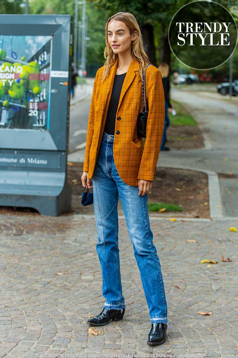 Streetstyle mode winter 2020. Modellen in spijkerbroek. Doe mode ideeën op voor jouw jeans look