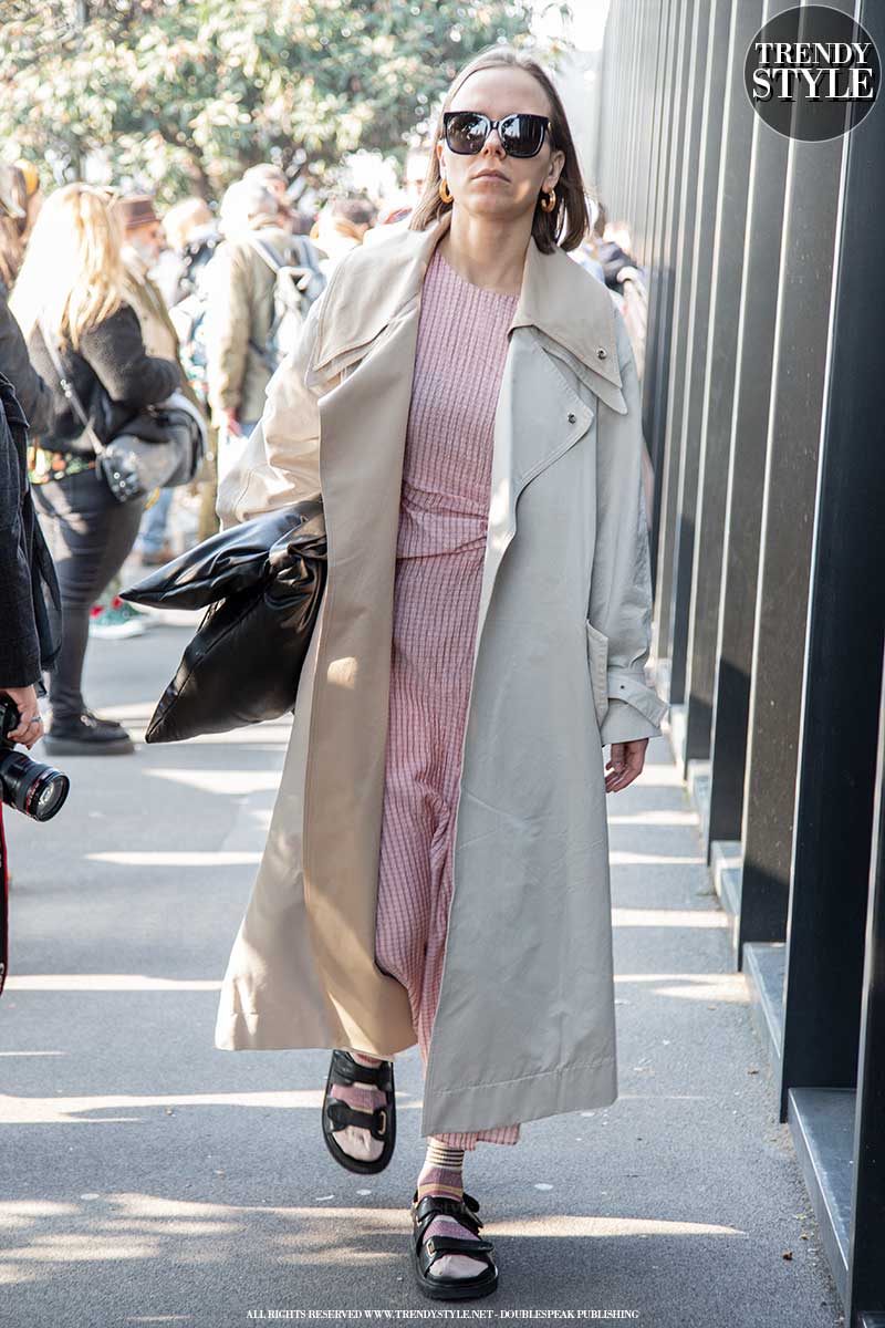 Verdienen ingewikkeld jungle Streetstyle mode zomer 2020. Lange trench coats