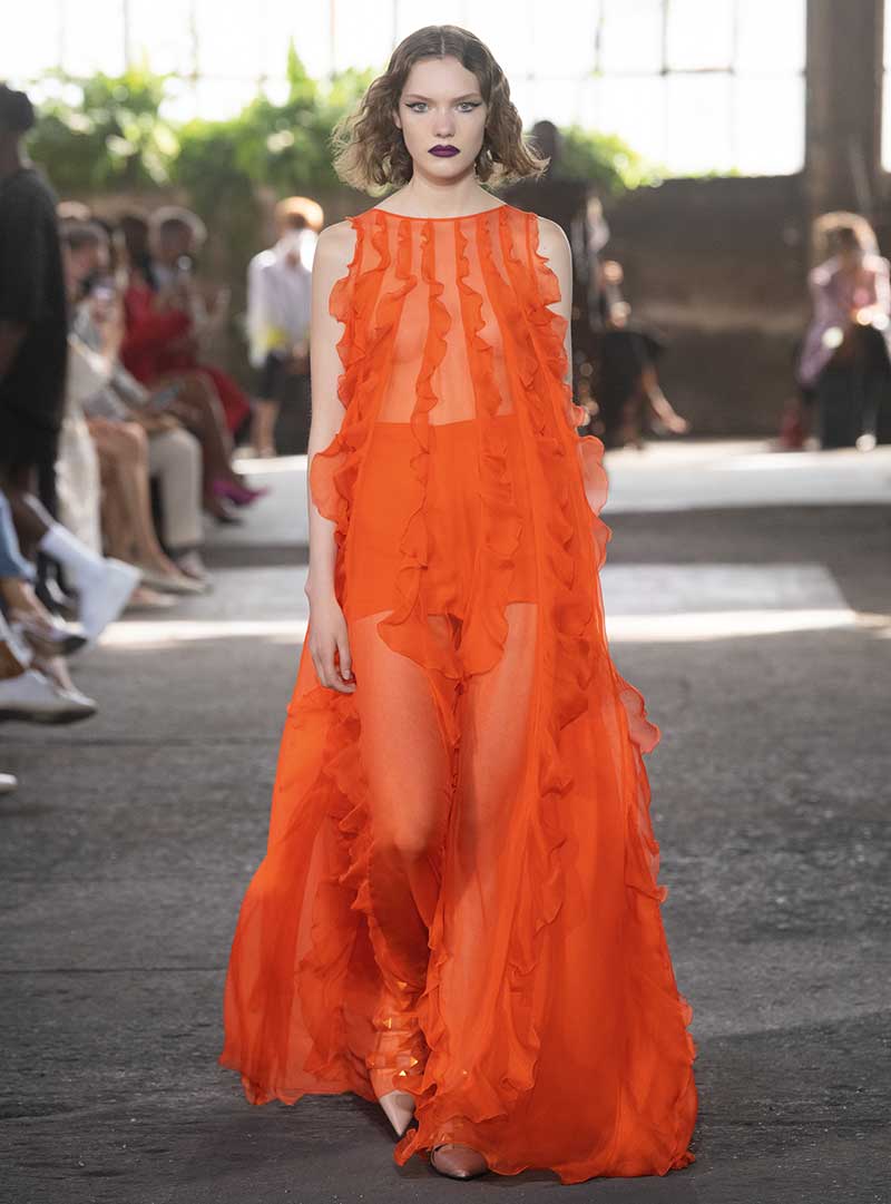 Modetrends 2021. Modekleuren: Vitaminisch oranje. Knallen met felle kleuren