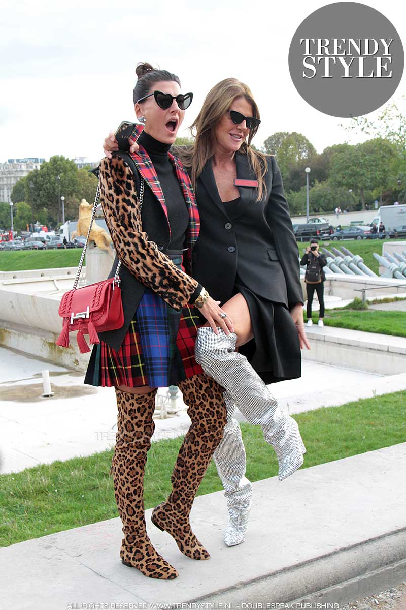 Street style. Bizarre outfits, selfies. De triomf van het ego. Ph. Charlotte Mesman