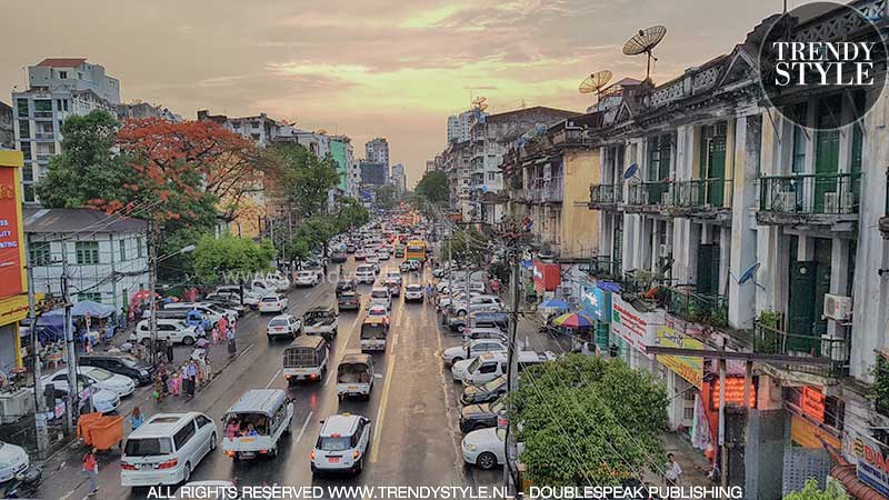 Yangon bij zonsondergang