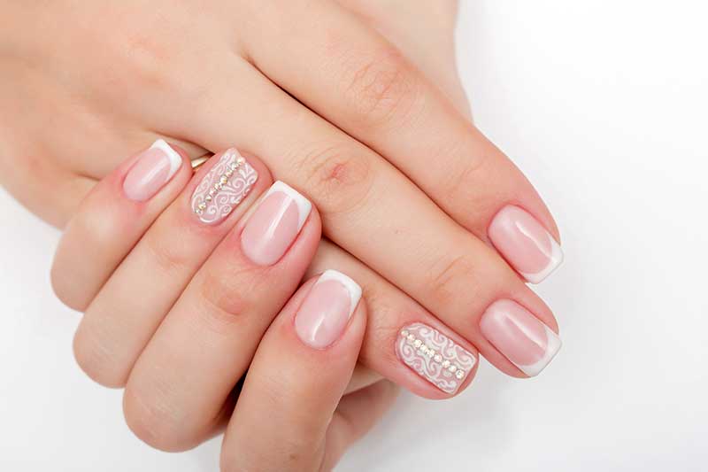 Nageltrends 2021. French Moonlight Manicure